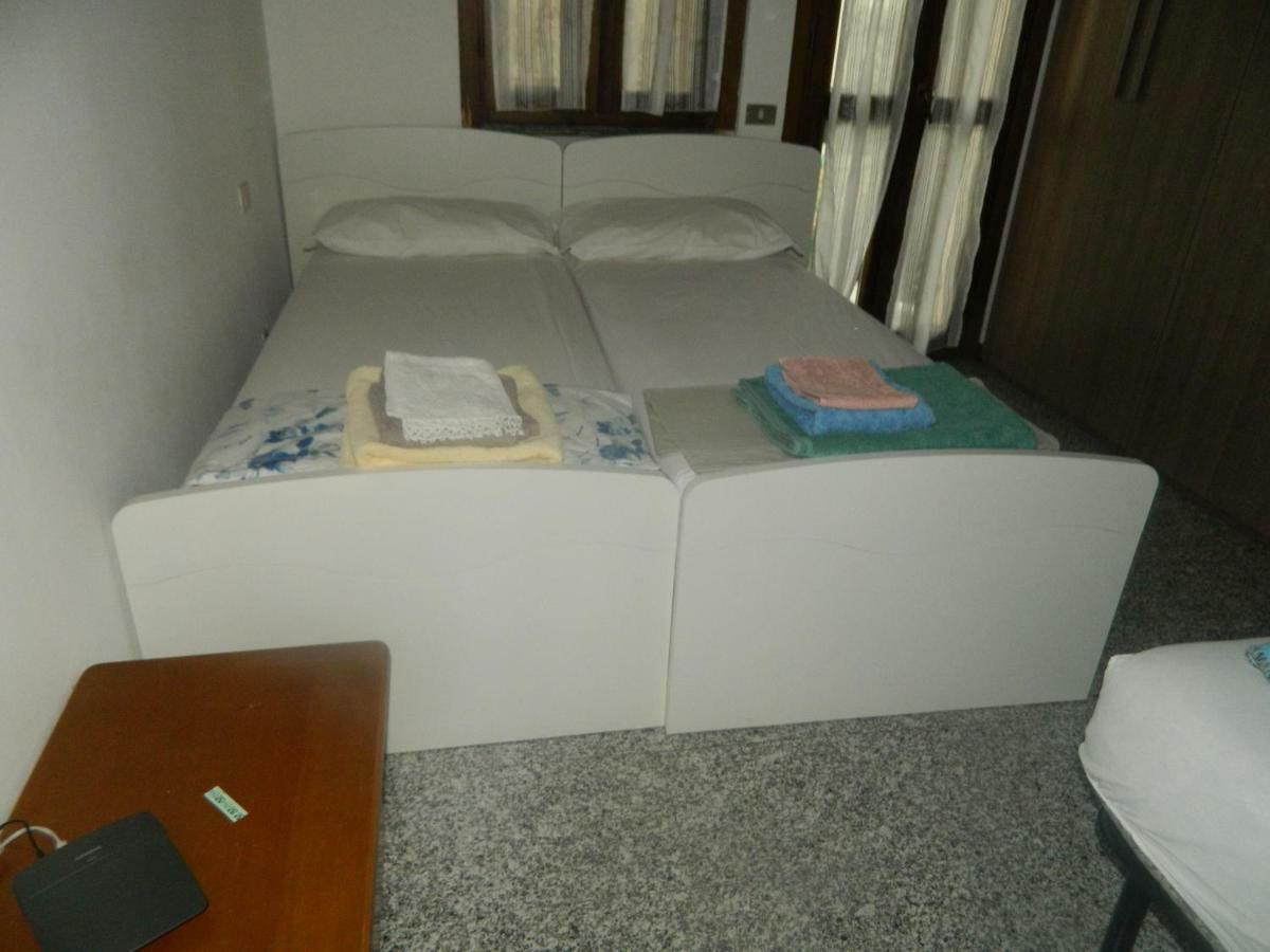 Camera Con Bagno Mirjana Cislago Екстериор снимка
